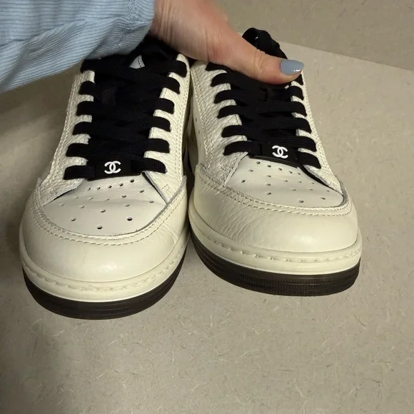 AUTH Preowned Womens Chanel White/Black Low Top Sneakers, size 38, Made in Italy - Picture 8 of 16
